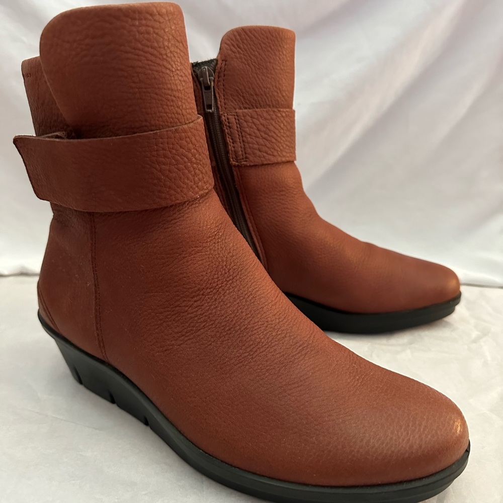 ECCO Women’s Skyler Leather HYDROMAX Boot; Brandy Color; EU 38/US 7-7.5M